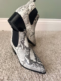 Blondo Waterproof Snakeskin Print Pointed-Toe Chelsea Boots Size 5.5