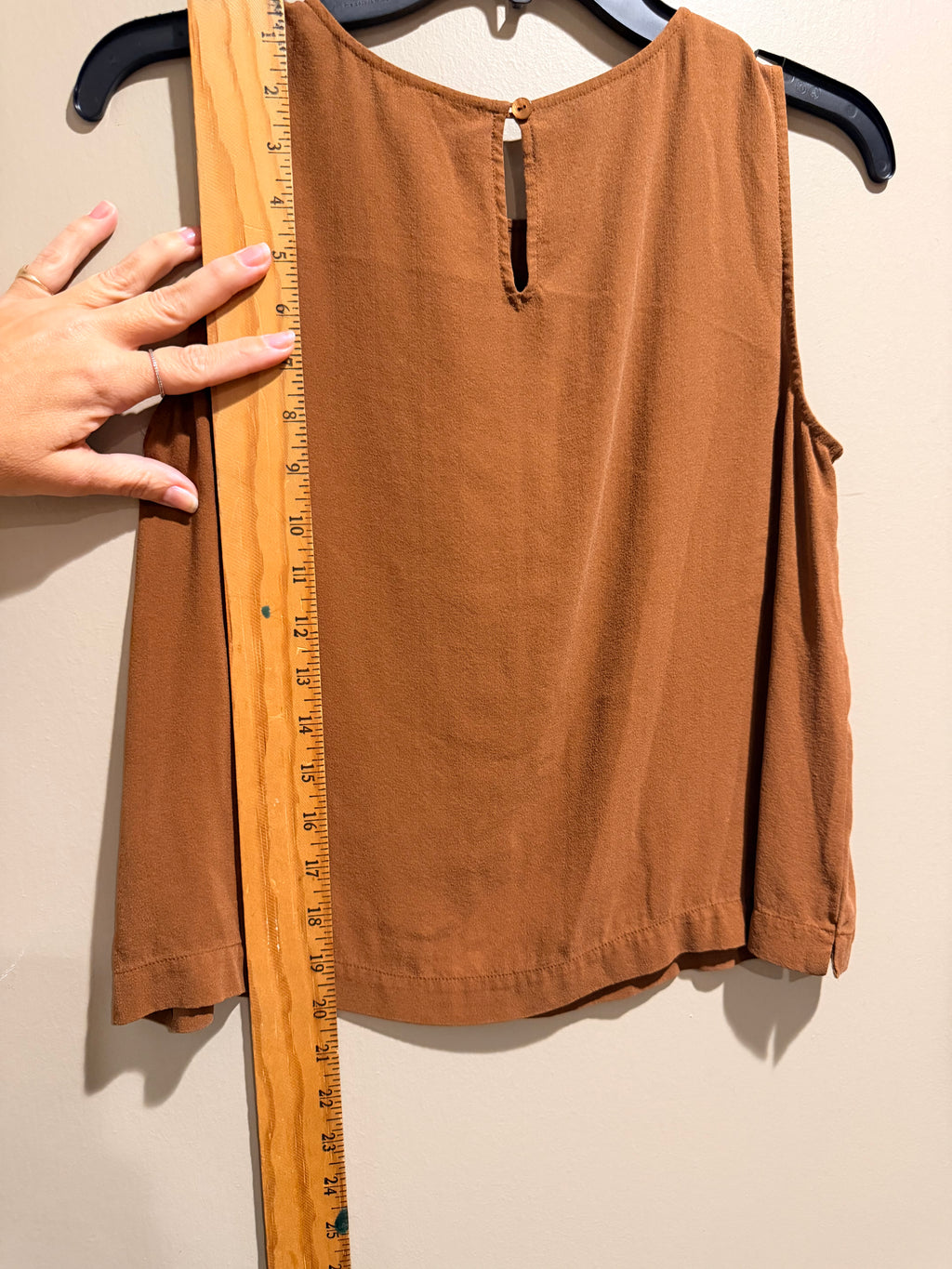 Eileen Fisher 100% Silk Sleeveless Blouse – XS – Rust/Cognac Brown