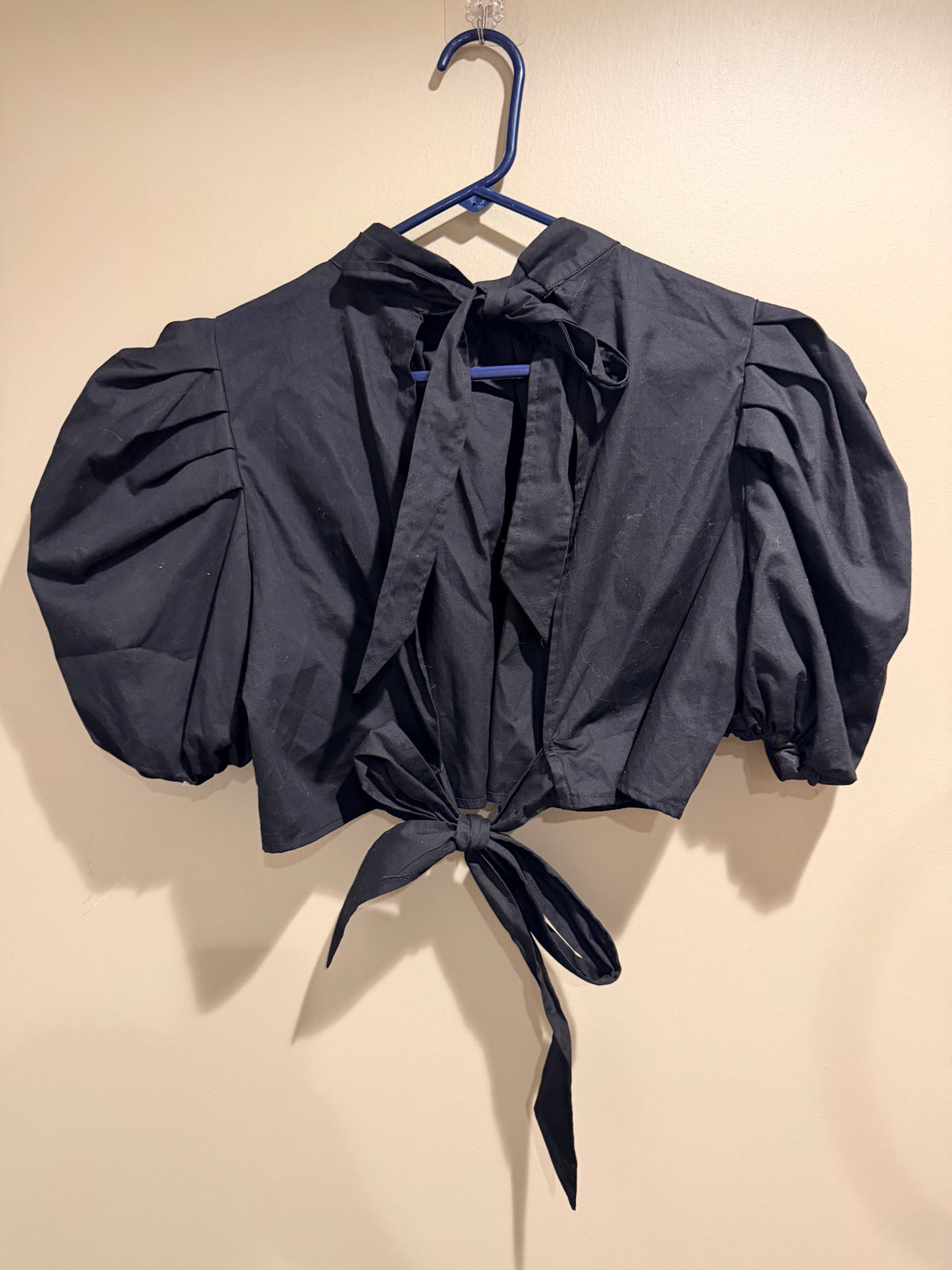 Boohoo Black Puff-Sleeve Crop Top with Tie Detail