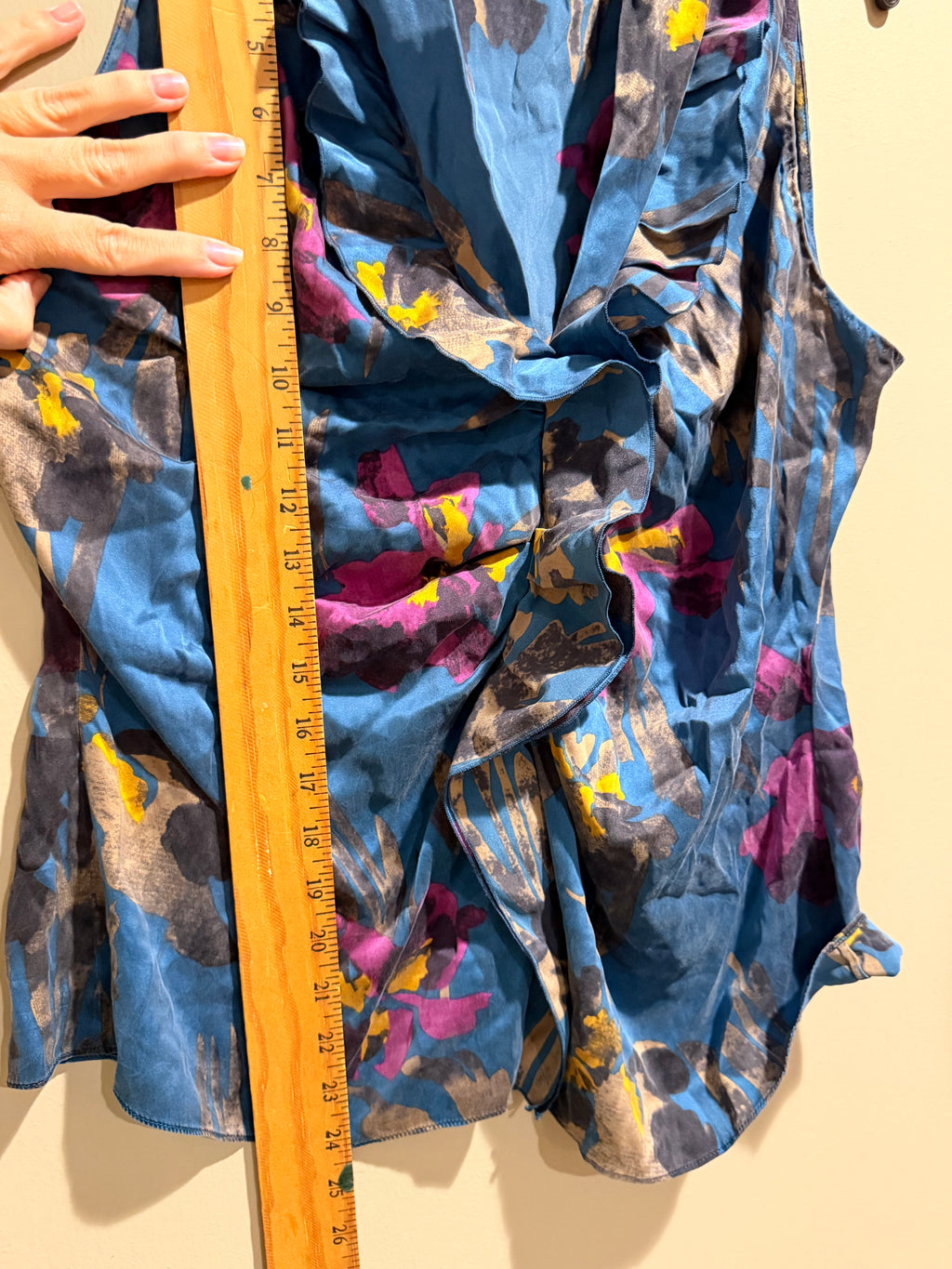 Elie Tahari Silk Floral Ruffle Sleeveless Blouse Blue Purple 95% Silk