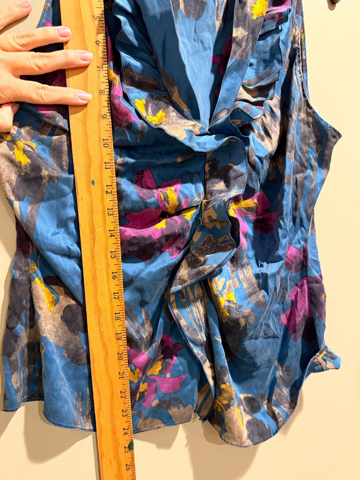 Elie Tahari Silk Floral Ruffle Sleeveless Blouse Blue Purple 95% Silk