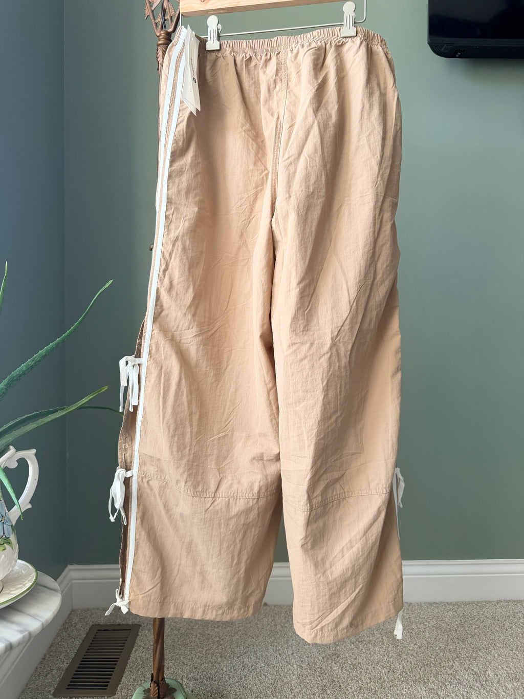NWT Fisoew Khaki Parachute Cargo Pants Side Tie Wide Leg Size L