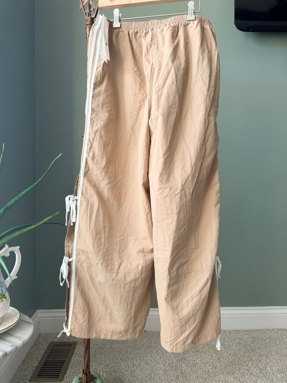 NWT Fisoew Khaki Parachute Cargo Pants Side Tie Wide Leg Size L