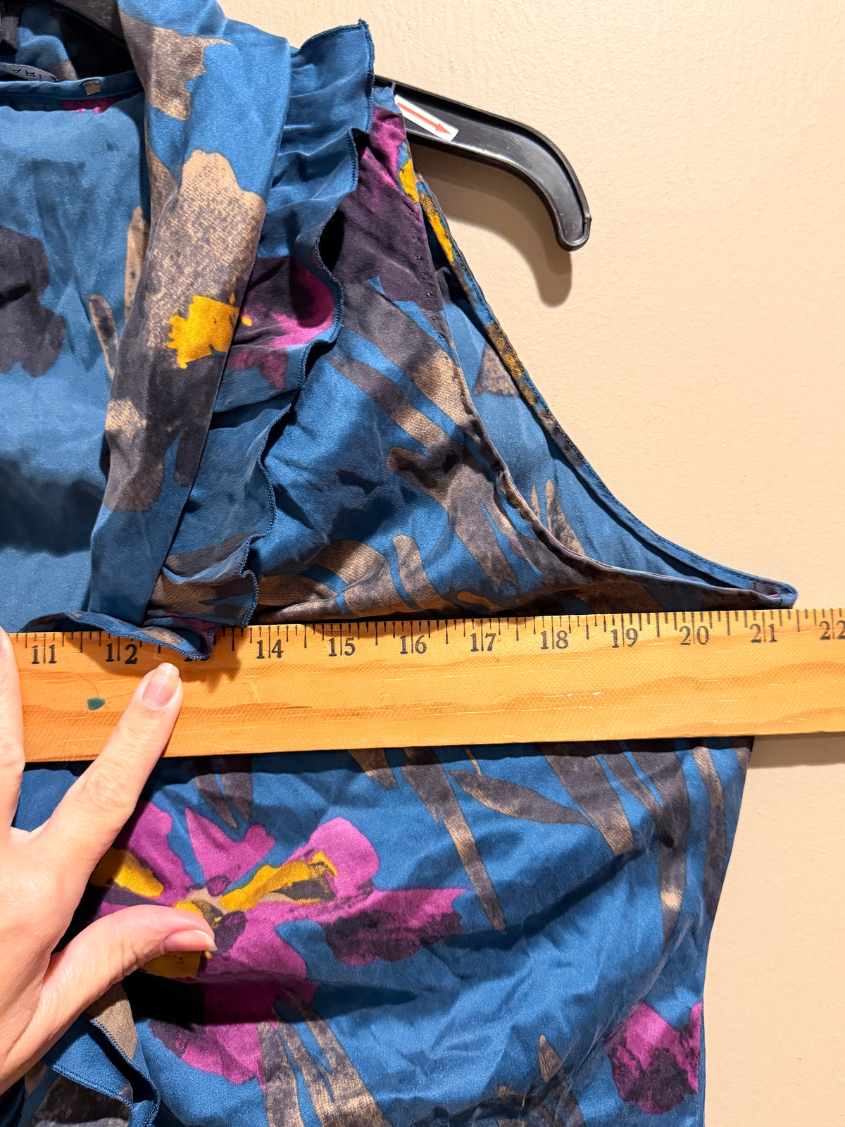 Elie Tahari Silk Floral Ruffle Sleeveless Blouse Blue Purple 95% Silk