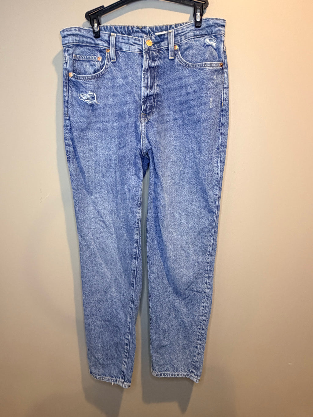 Women’s Light Blue Straight-Leg Jeans with Subtle Distressing