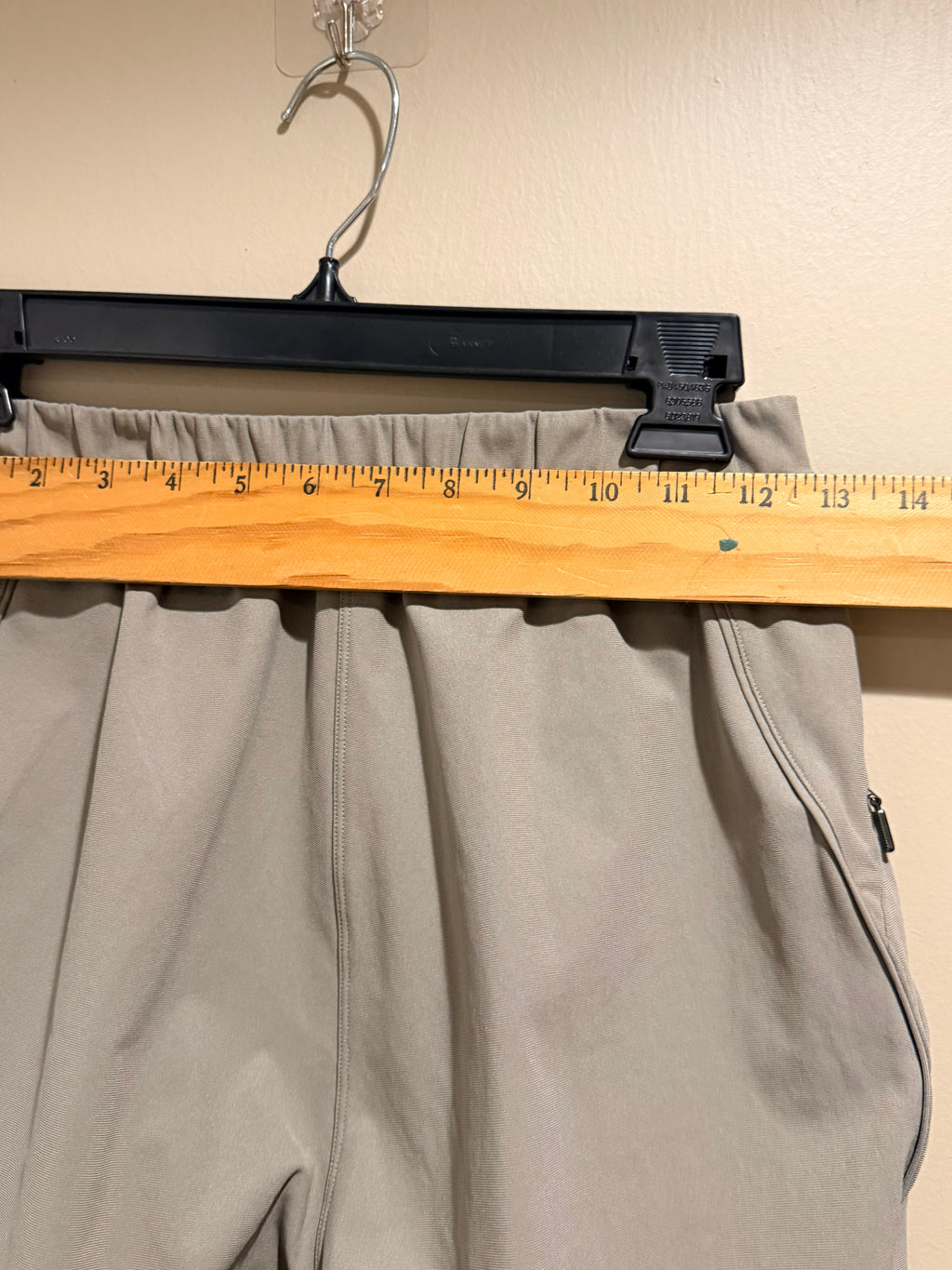 Lululemon Light Khaki grey Pleated Pants — Size 4