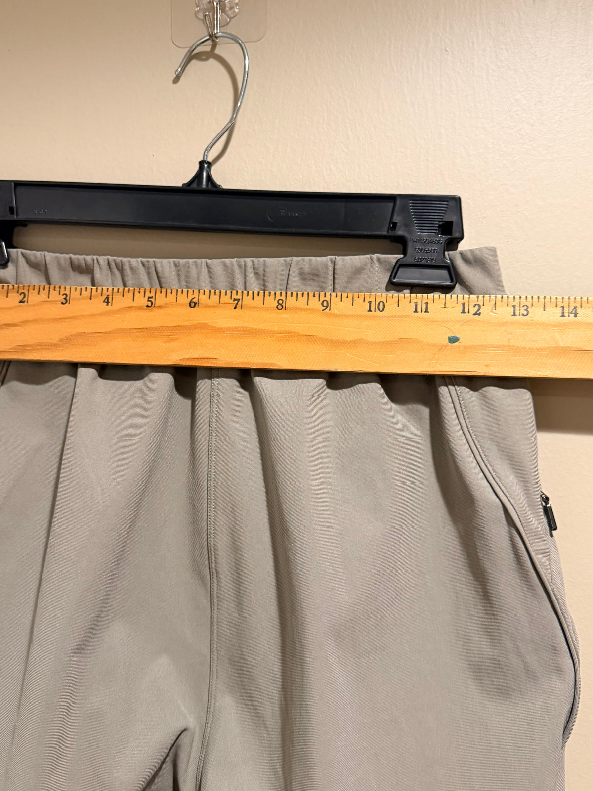 Lululemon Light Khaki grey Pleated Pants — Size 4