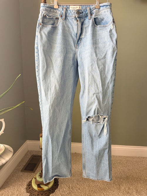 Abercrombie Curve Love vintage straight high rise distressed jeans 29/8 front
