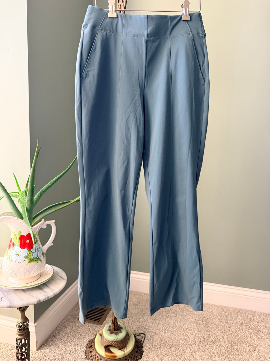 Athleta Cosmic Kick Flare Pant blue size 6