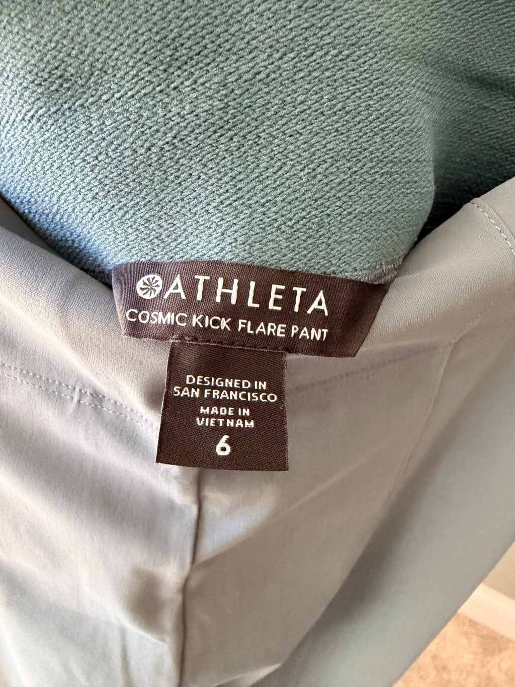 Athleta Cosmic Kick Flare Pant blue size 6