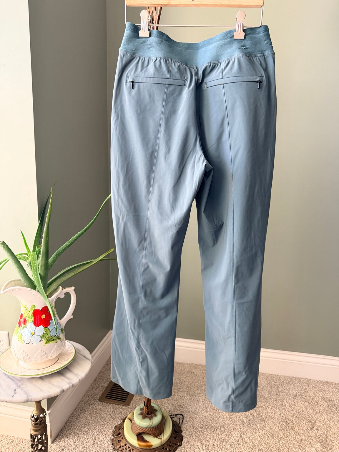 Athleta Cosmic Kick Flare Pant blue size 6