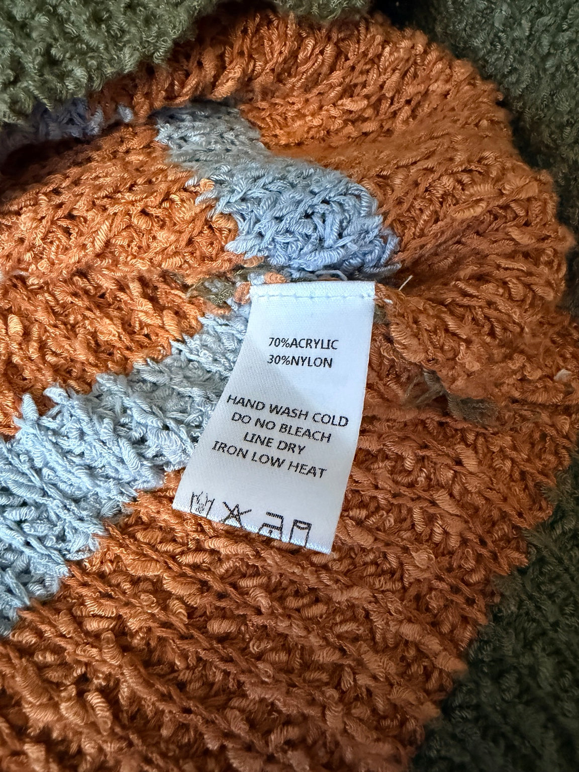 ee:some sweater fabric and care tag