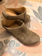 Dansko Brown Leather Clogs 39 Heeled Mules Wood Look Block Heel