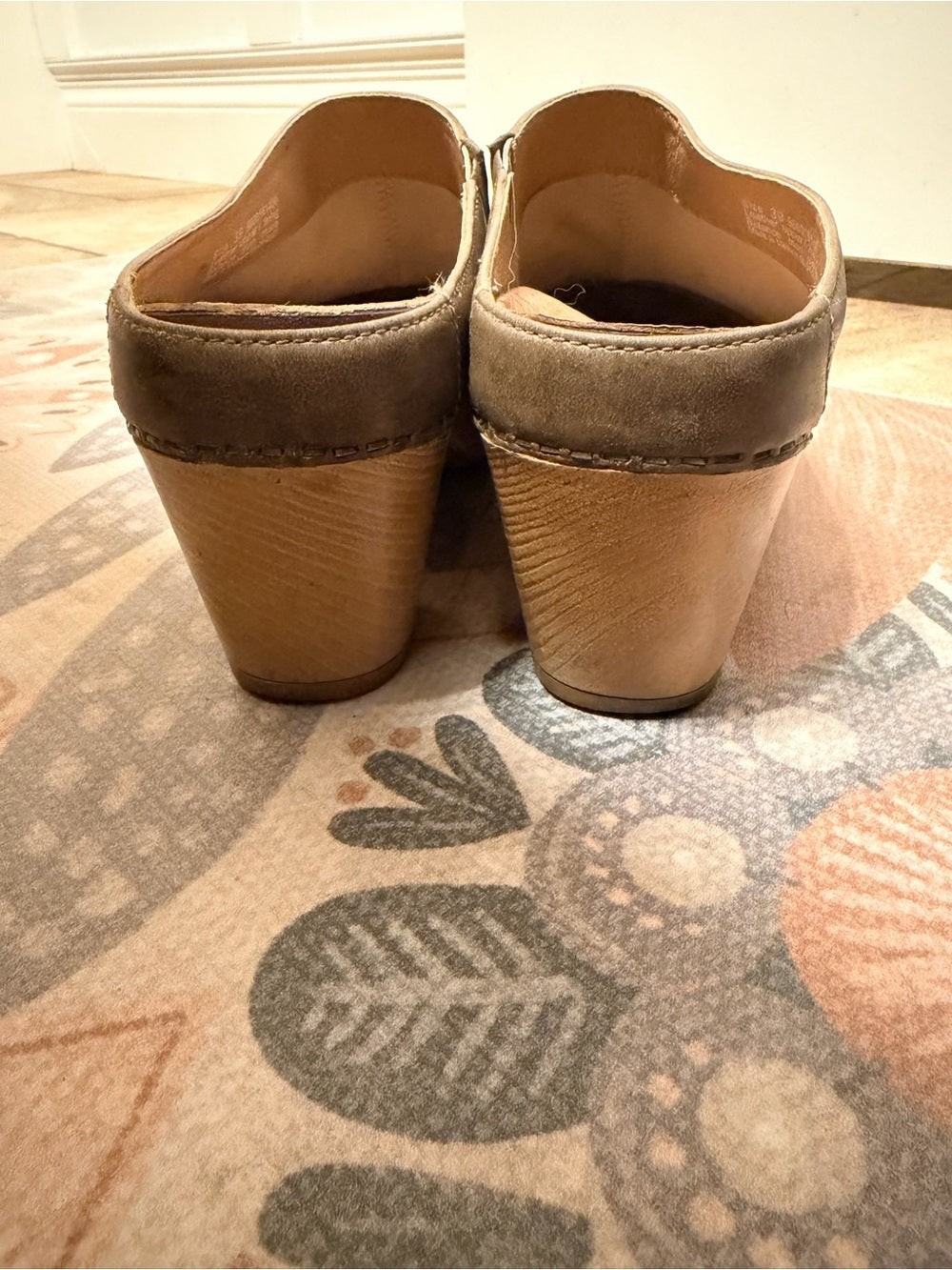 Dansko Brown Leather Clogs 39 Heeled Mules Wood Look Block Heel
