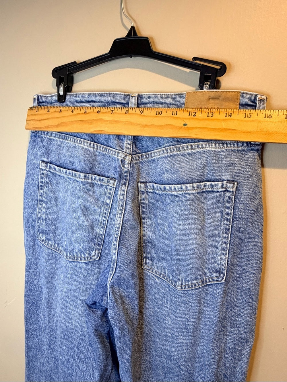 Women’s Light Blue Straight-Leg Jeans with Subtle Distressing