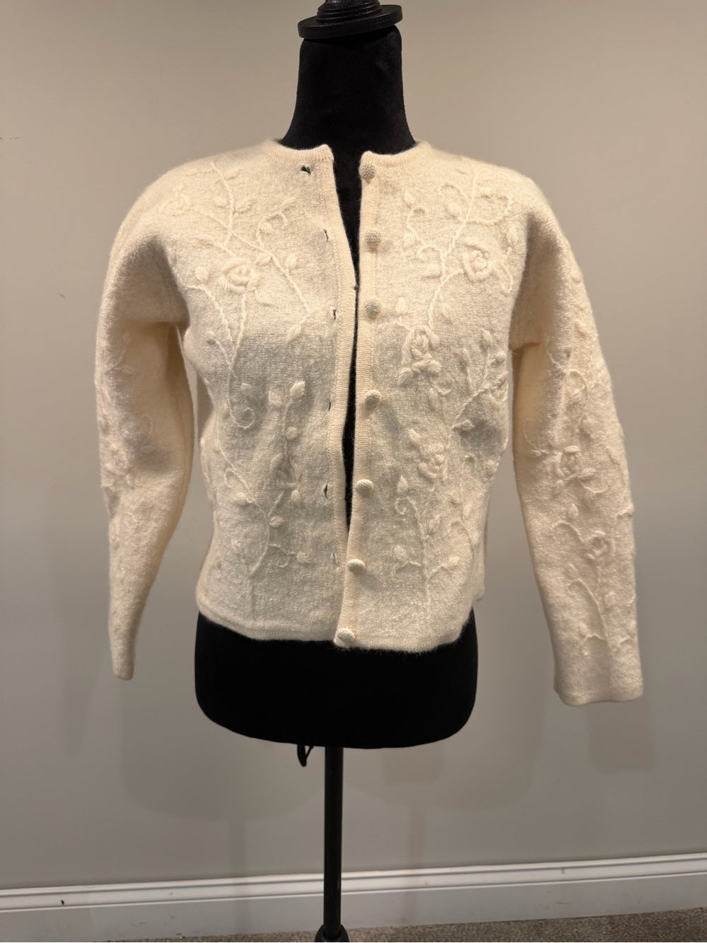 Karen Scott Pure Wool Cream Floral Embroidered Cardigan Sweater L Vintage