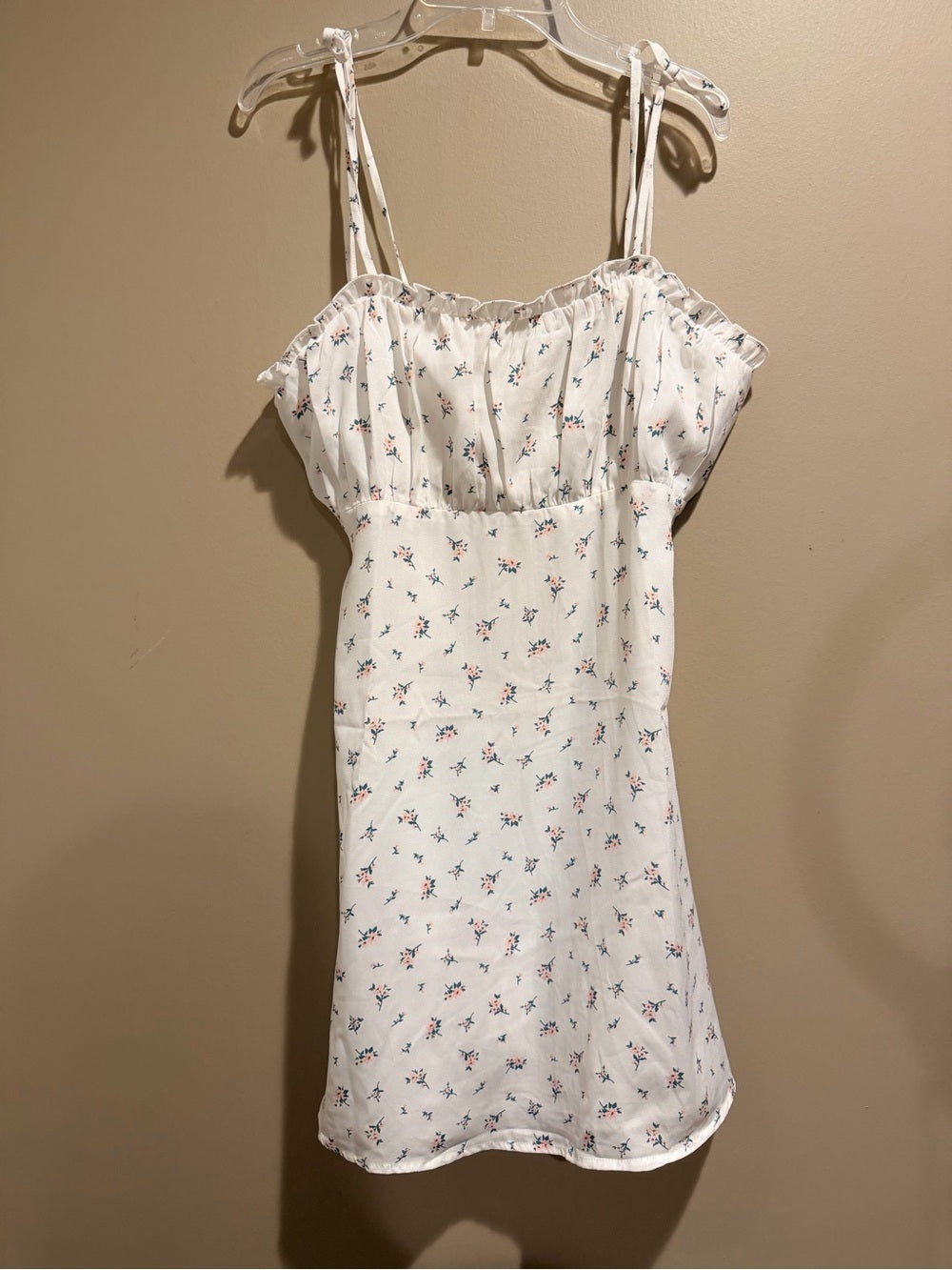 GT-82 Lulus White Floral Mini Dress M Cottagecore Coquette Tie Strap NWT