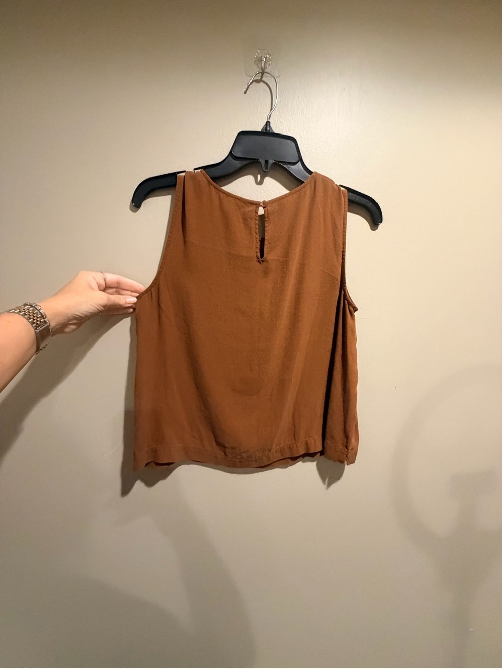 GT-0016 Eileen Fisher 100% Silk Sleeveless Blouse – XS – Rust/Cognac Brown
