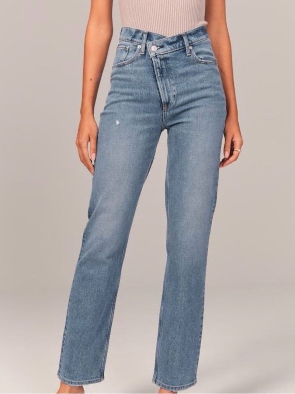 0021-Abercrombie & Fitch 90s Straight Ultra High Rise Distressed Jeans 30/10