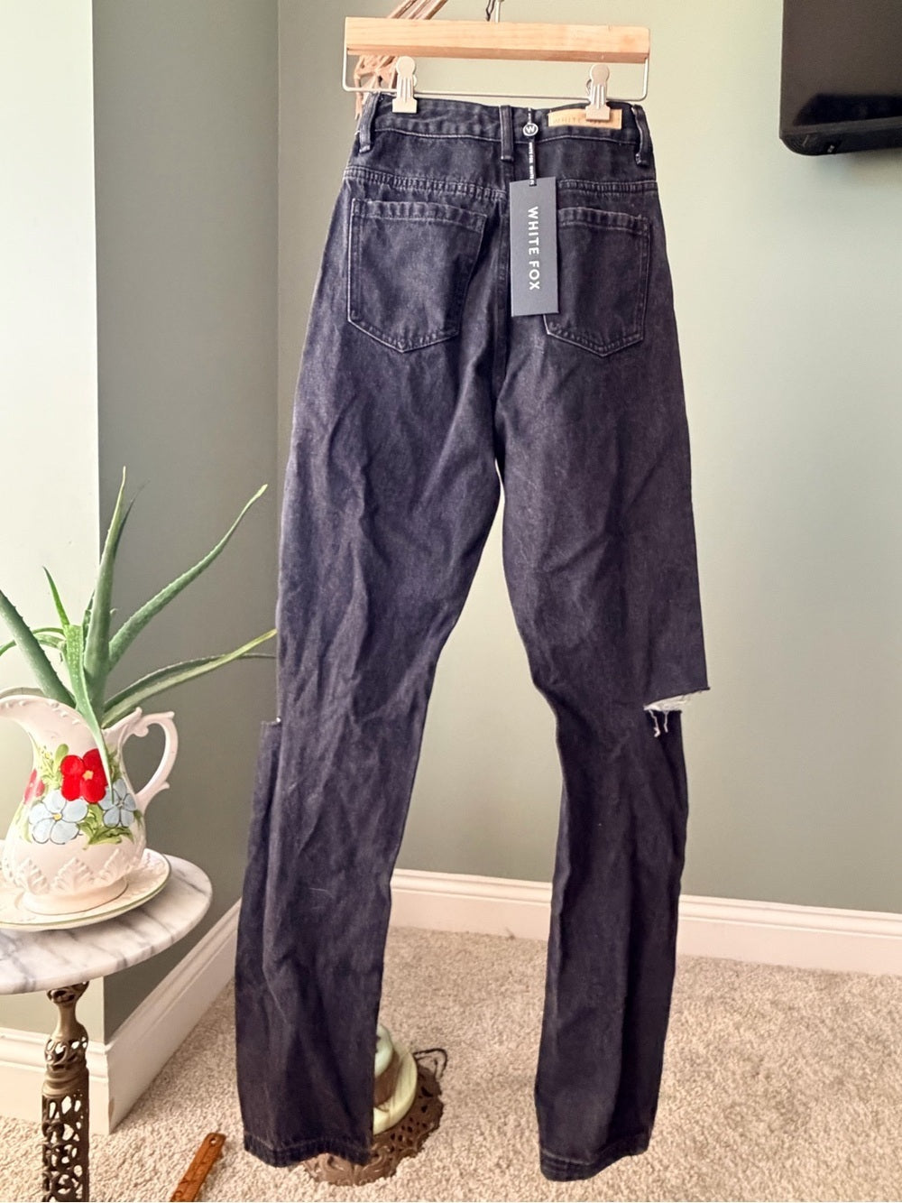 NWT White Fox Black Distressed High Rise Straight Leg Jeans XXS