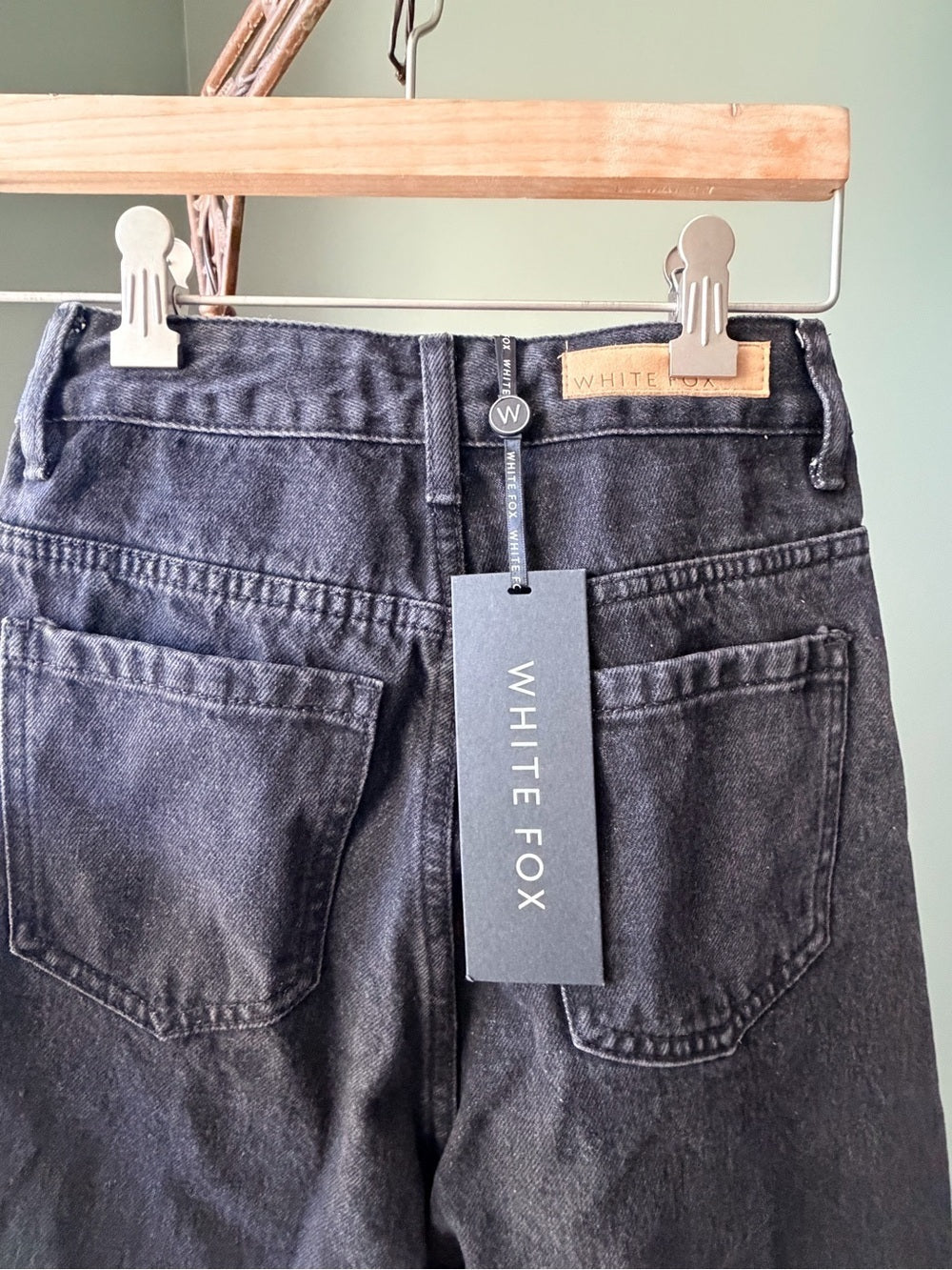 NWT White Fox Black Distressed High Rise Straight Leg Jeans XXS