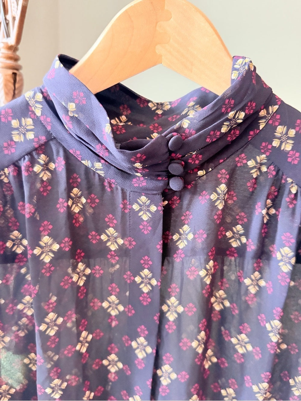 GT-0186 Pendleton Floral Sheer Blouse 12 Navy High Neck Button Back Long Sleeve