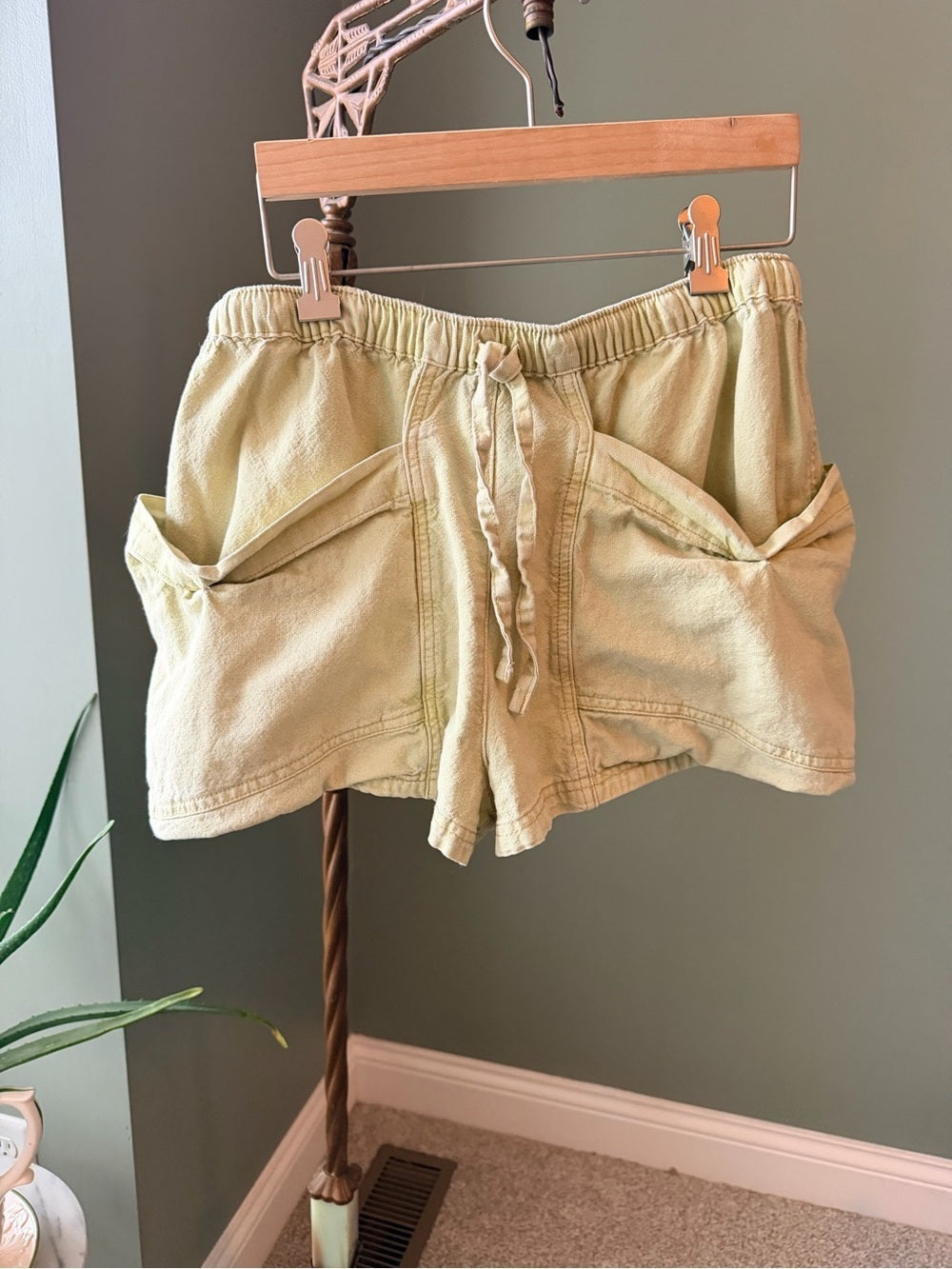 GT-0176 Free People Linen Blend Pull-On Shorts Warm Olive M Oversized Pockets