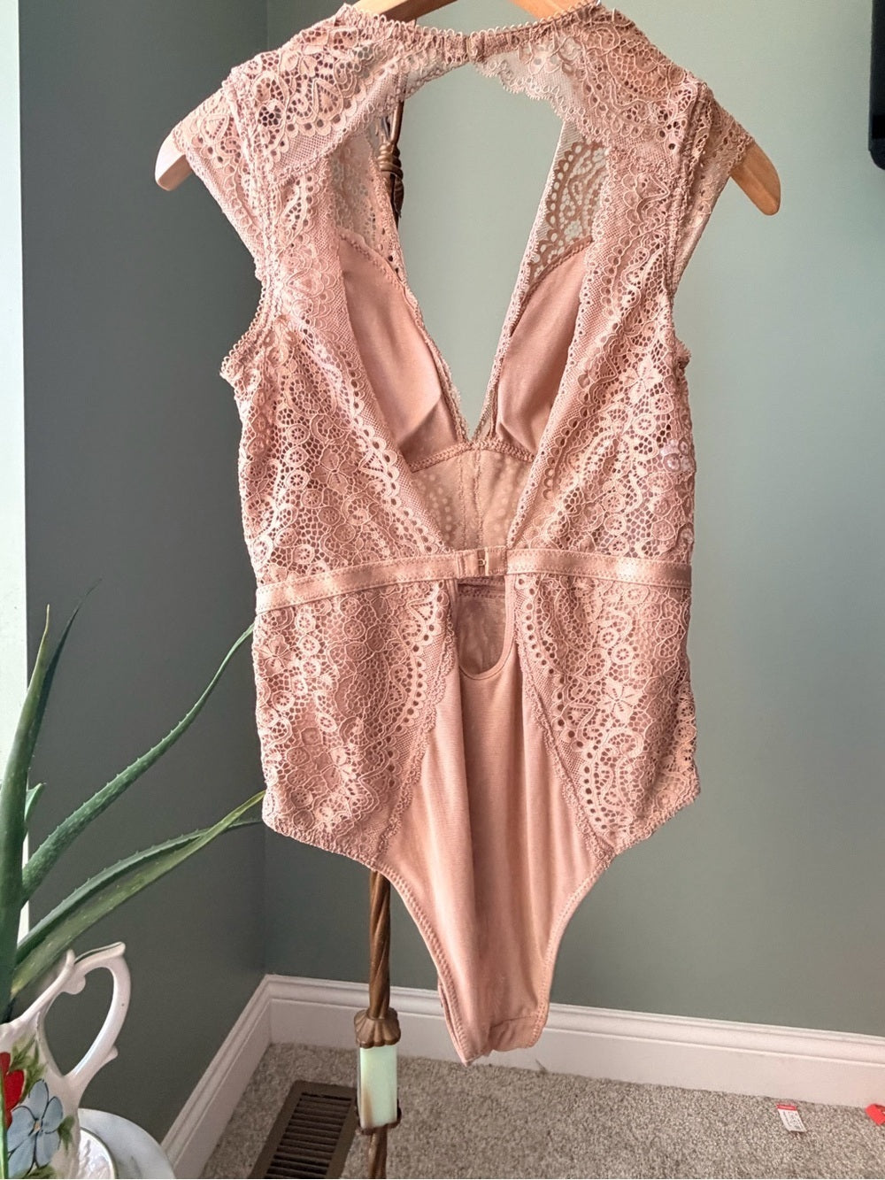 GT-0024-Sophie B Mauve Lace Deep V Bodysuit Small