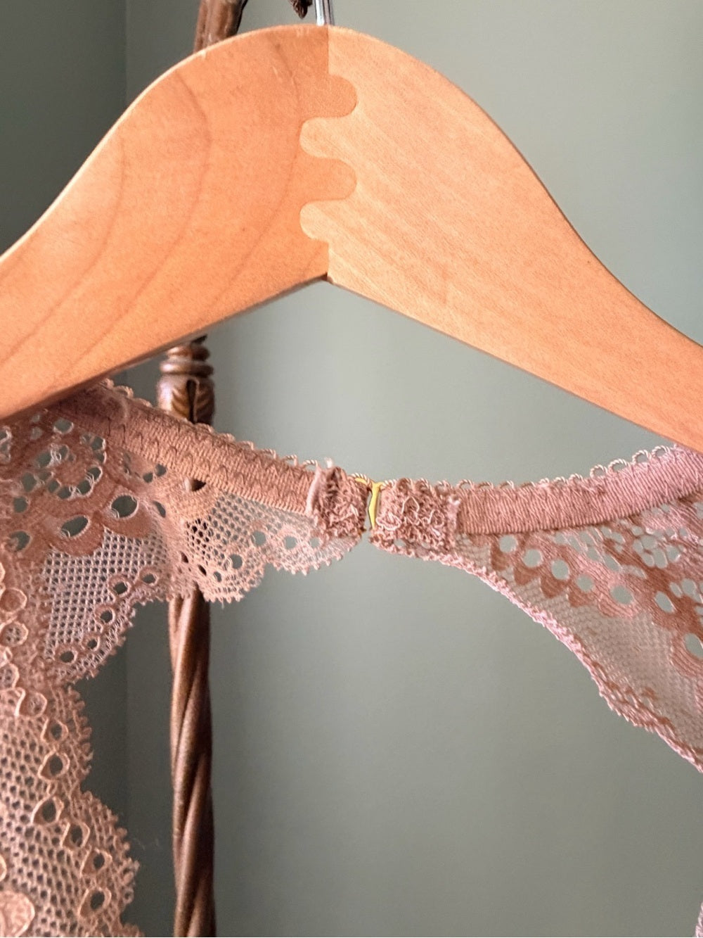 GT-0024-Sophie B Mauve Lace Deep V Bodysuit Small