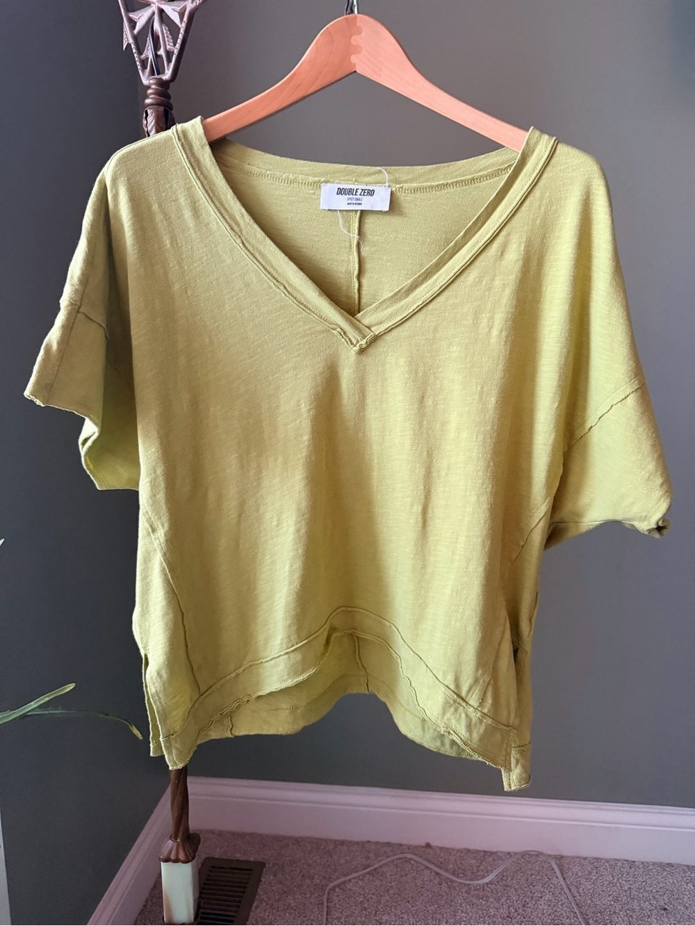 GT-0185 Double Zero Chartreuse Green V-Neck Relaxed Slub Knit Tee Size Small