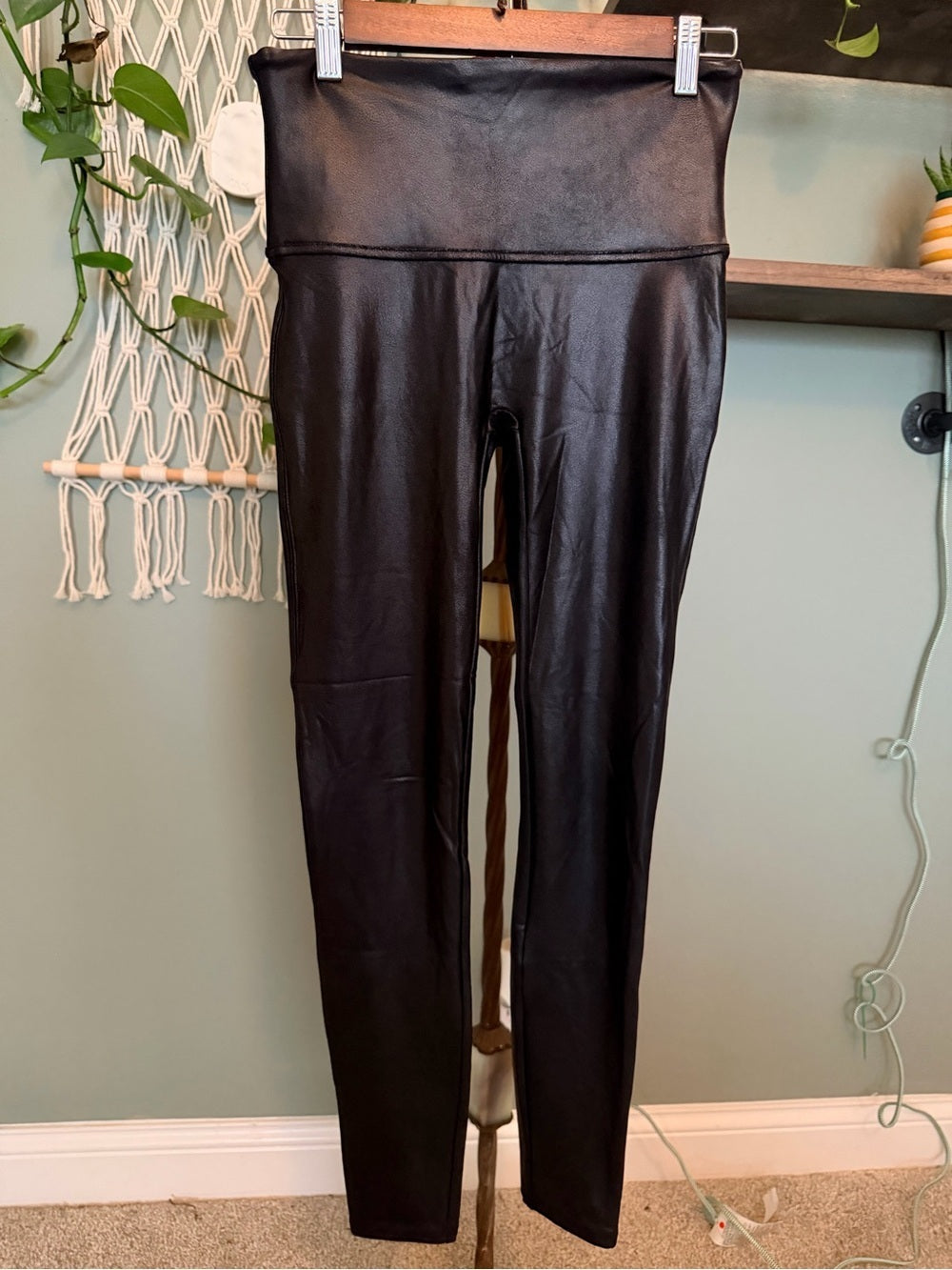 GT-0059 SPANX Faux Leather High Waisted Leggings Black Large