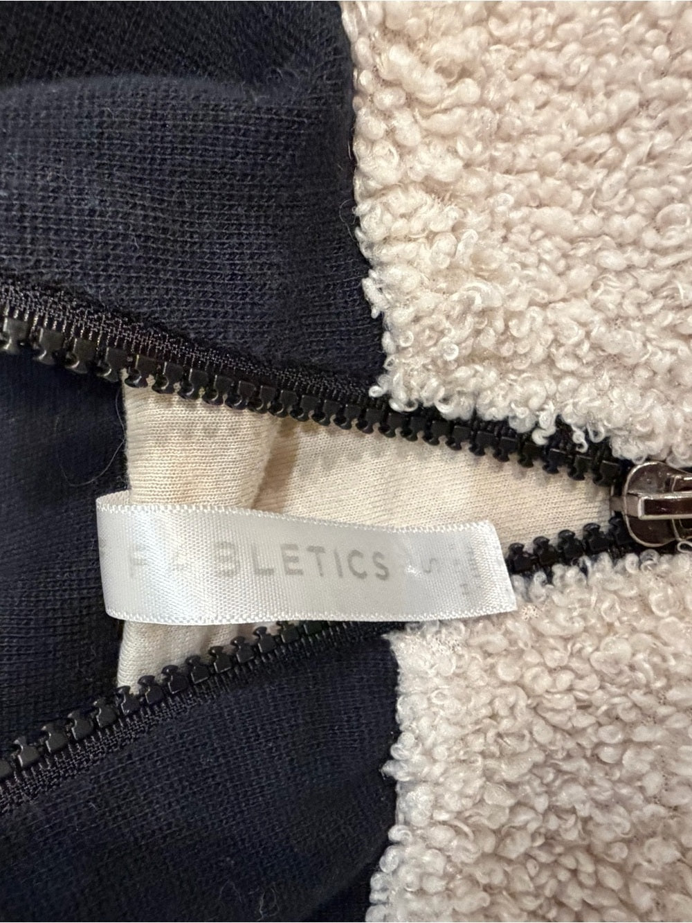 GT-0153 Fabletics Sherpa Fleece Quarter Zip Pullover S Cream Black Cozy