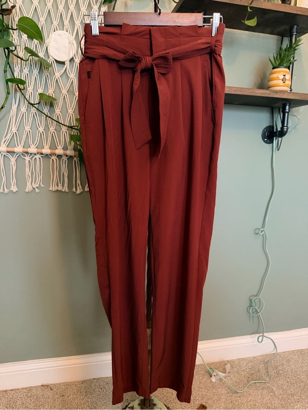 GT-0062 Athleta Belted Paperbag Waist Pants Rust Size 0