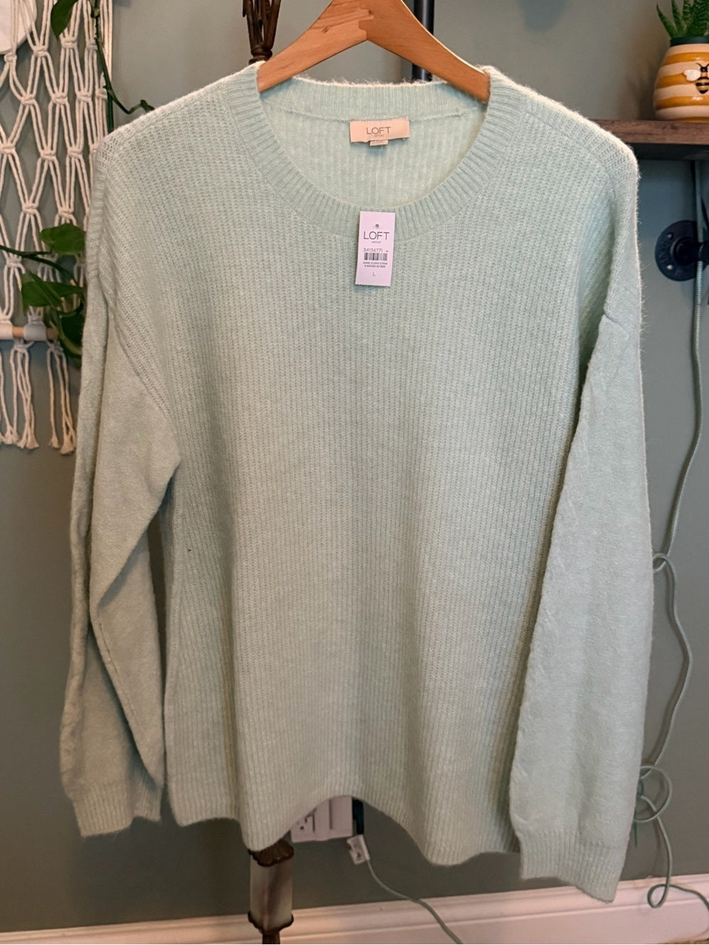 GT-0065 LOFT Outlet Soft Mint Green Crewneck Sweater Size L NWT
