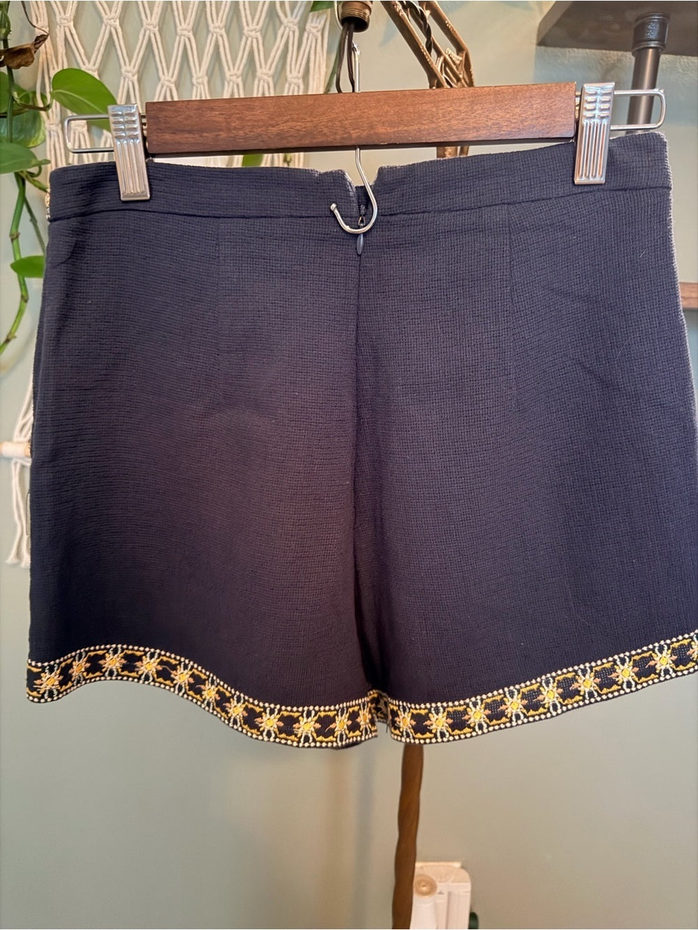GT-0069 The Clothing Company Embroidered Navy High-Waisted Shorts Size S