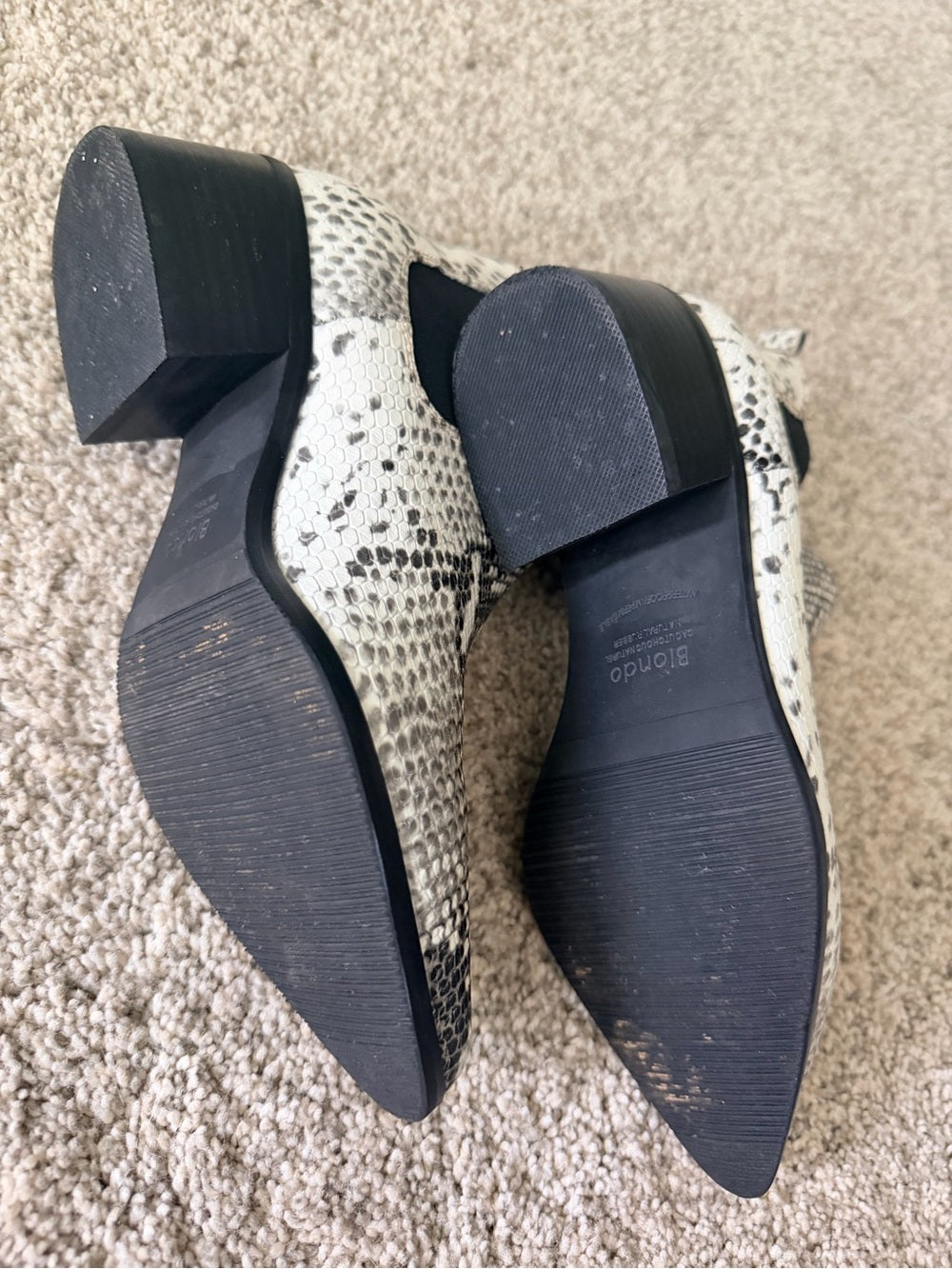 Blondo Waterproof Snakeskin Print Pointed-Toe Chelsea Boots Size 5.5