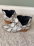 Qupid Snakeskin Print Western Ankle Booties Women’s Size 8 Cutout Pointed Toe