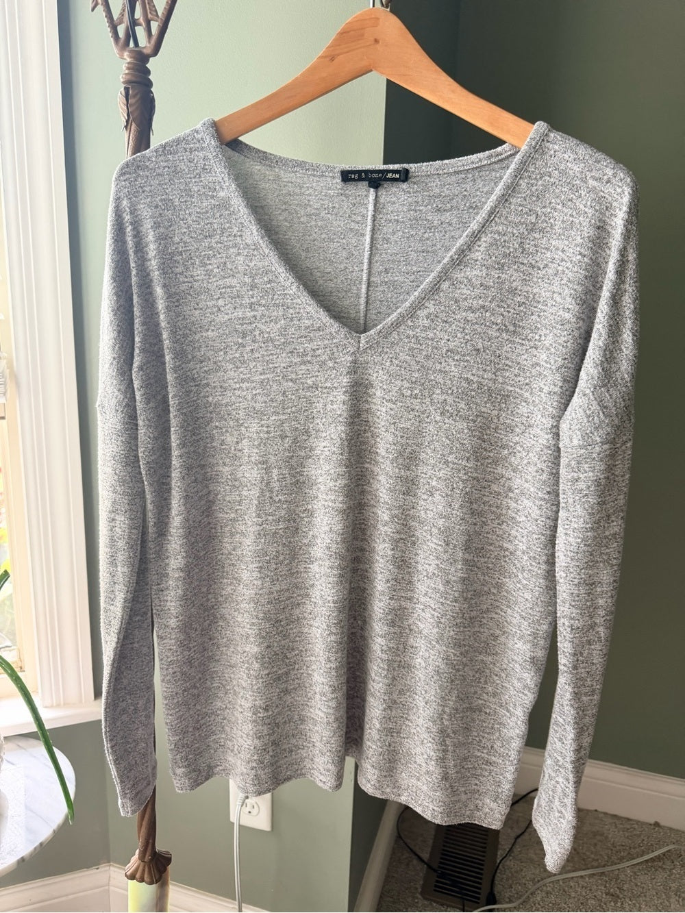 Rag & Bone / JEAN Gray V-Neck Long Sleeve Top – Size Small