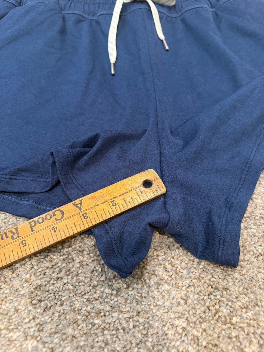 GT-0160 Vuori Navy Pull On Athletic Shorts Drawstring Dolphin Hem Pockets