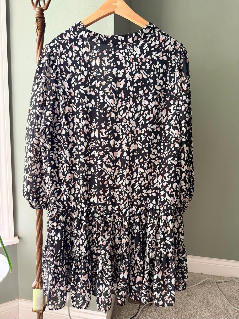 GT-0040 MELODAY Women’s Large Black Floral Tiered Mini Dress V-Neck