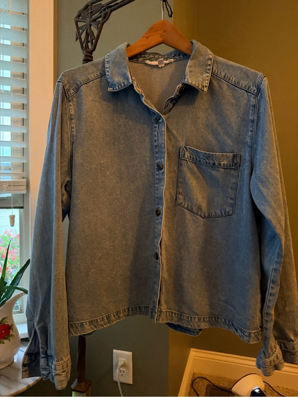 GT-0049 Jane + Delancey Chambray Denim Button Down Shirt L