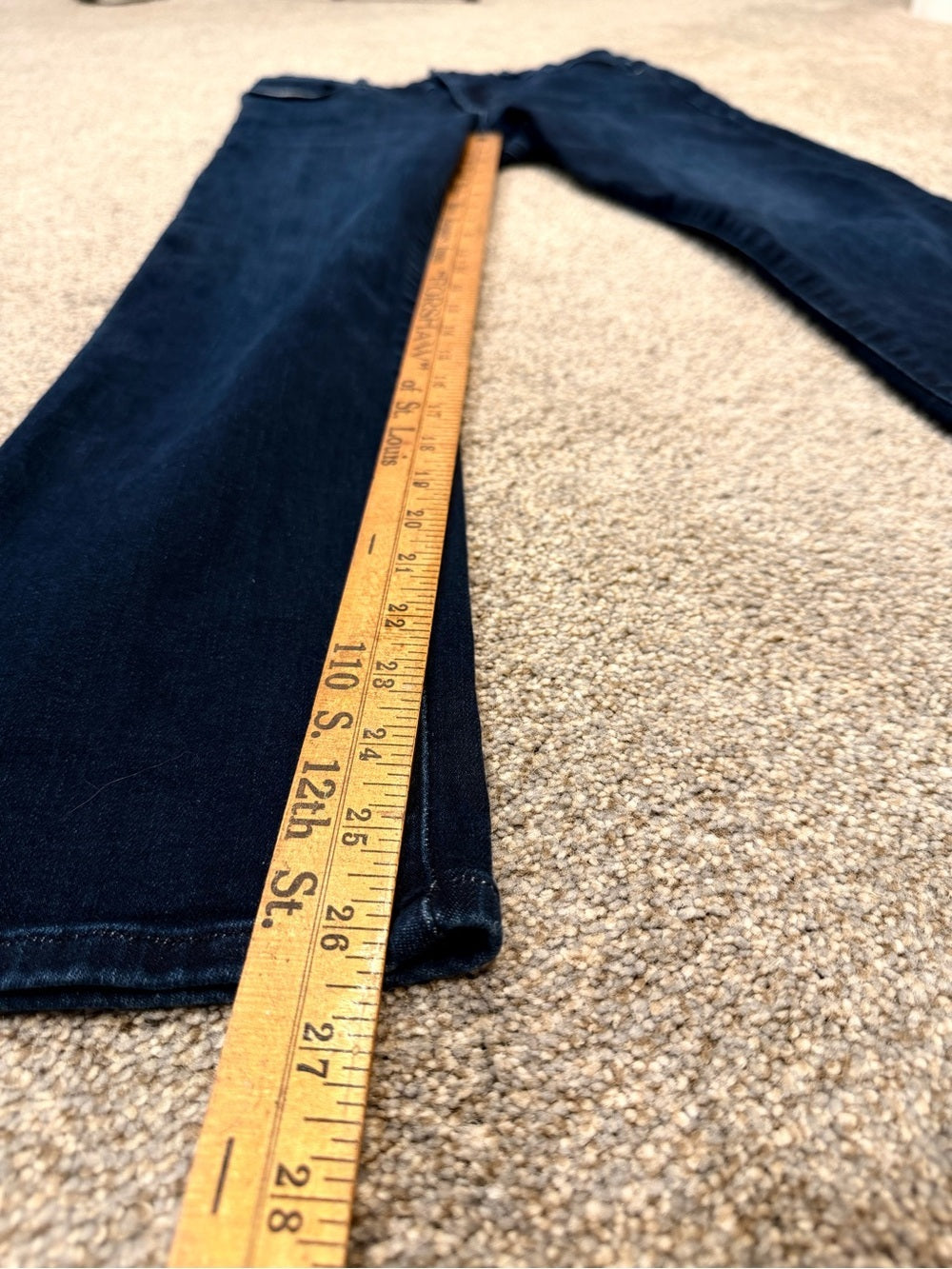 GT-0149 FRAME Le High Straight Jeans 30 Dark Wash Distressed Raw Hem