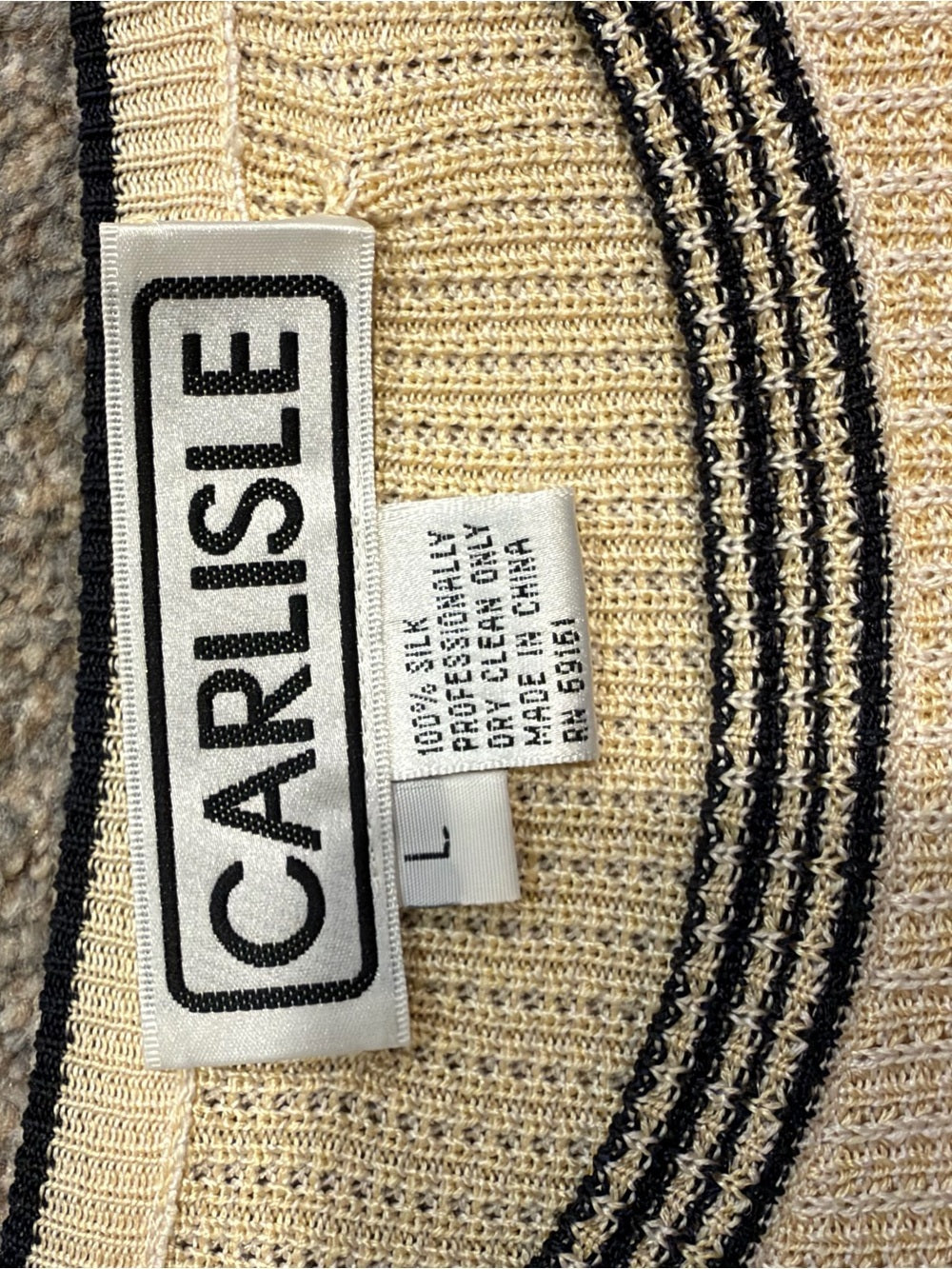 GT-0164 Carlisle 100% Silk Cream Ribbed Knit Top L navy Trim Quiet Luxury