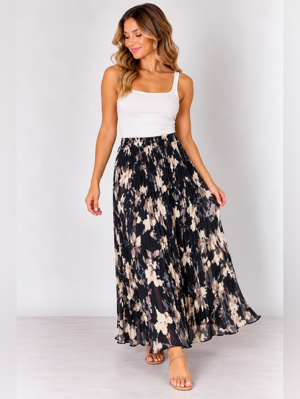 GT-0087 Simply Vera Vera Wang Floral Pleated maxi skirt Large Black Cream