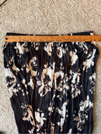 GT-0087 Simply Vera Vera Wang Floral Pleated maxi skirt Large Black Cream