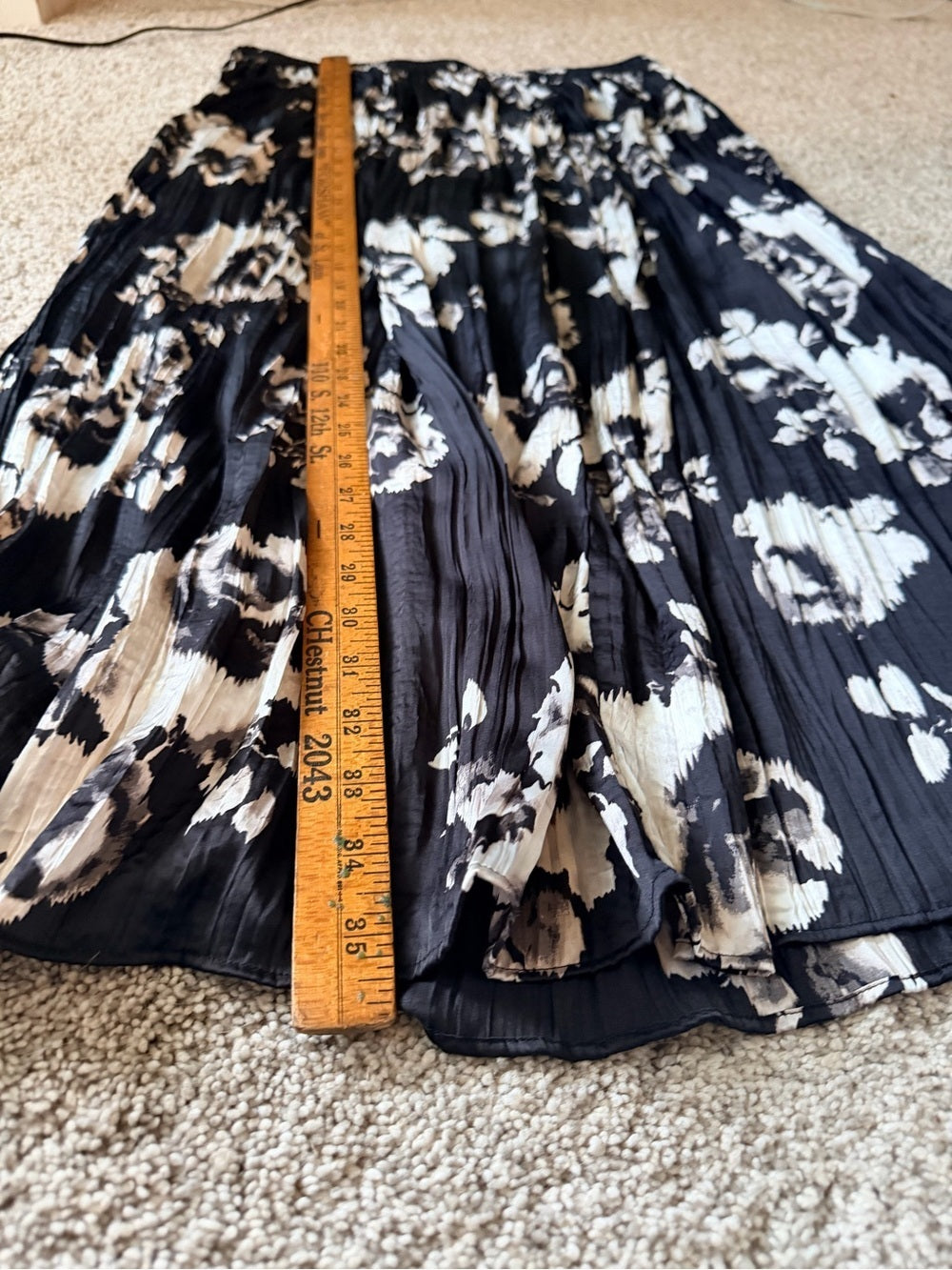 GT-0087 Simply Vera Vera Wang Floral Pleated maxi skirt Large Black Cream