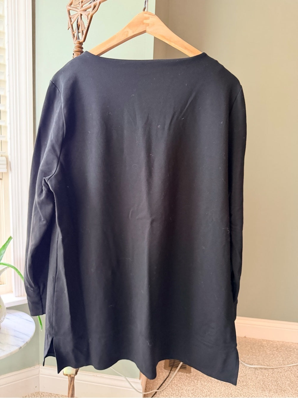 GT-0092 Chico’s Black Tunic Dress Size 2 Gold Zip Pockets Stretch
