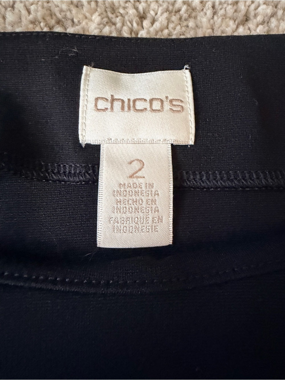 GT-0092 Chico’s Black Tunic Dress Size 2 Gold Zip Pockets Stretch