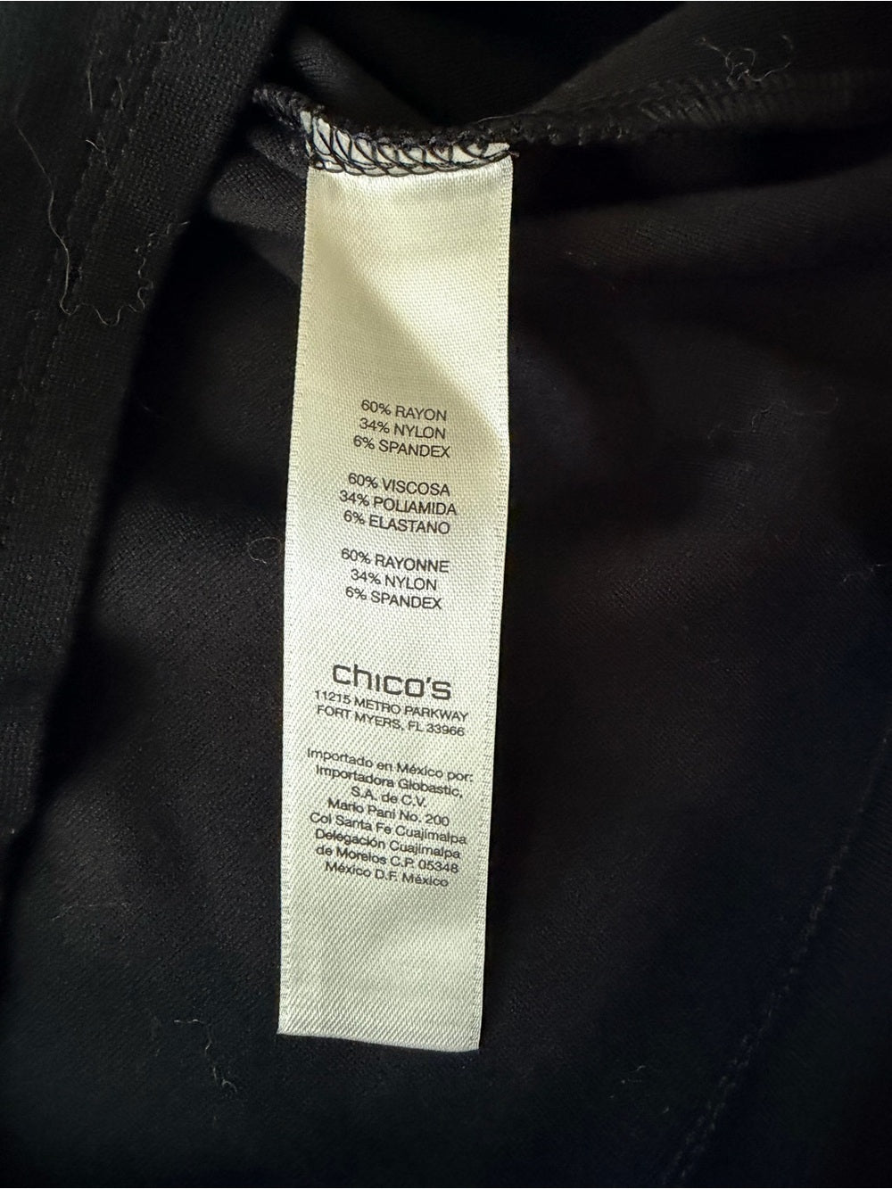 GT-0092 Chico’s Black Tunic Dress Size 2 Gold Zip Pockets Stretch