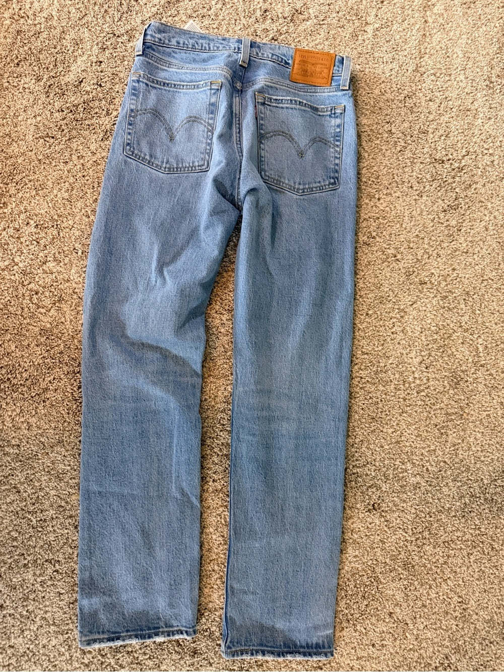 GT-0108 Levi’s Premium Wedgie Straight Jeans 26 High Rise Distressed Light Wash
